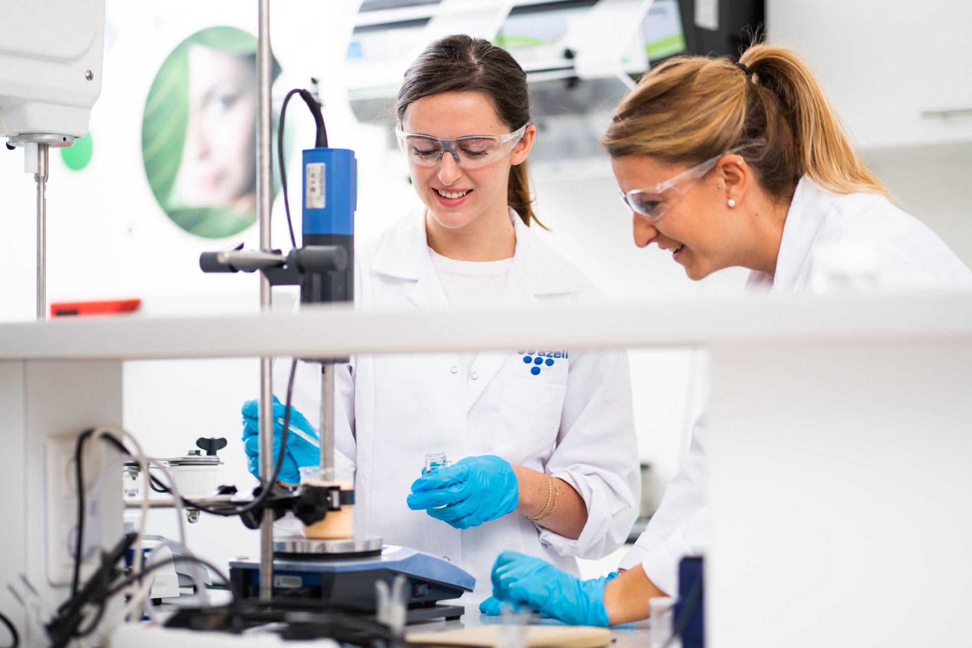 Go behind the scenes in the Azelis France Personal Care laboratory ...